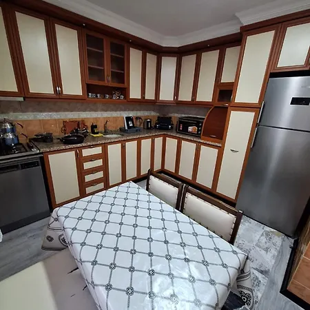 1ege Ueniversitesi Ve Hastanesine Cok Yakin Aileye דירה איזמיר