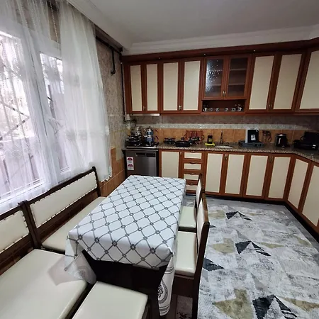 Apartment 1ege Ueniversitesi Ve Hastanesine Cok Yakin Aileye *