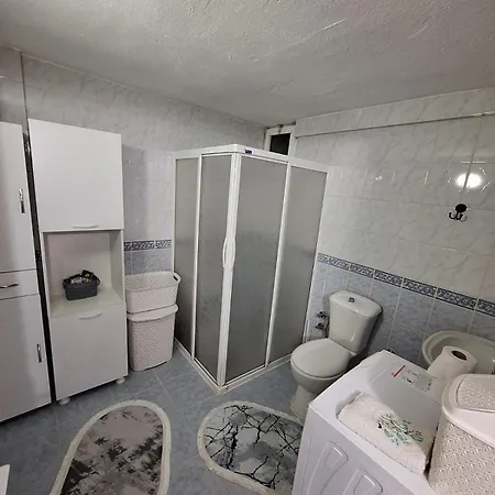 1ege Ueniversitesi Ve Hastanesine Cok Yakin Aileye 公寓 *