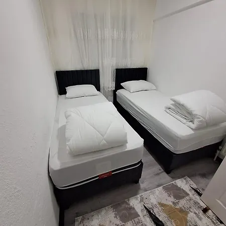 公寓 1ege Ueniversitesi Ve Hastanesine Cok Yakin Aileye 伊兹密尔