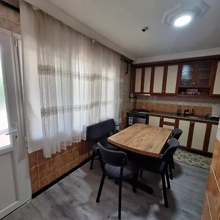 Apartman 1ege Ueniversitesi Ve Hastanesine Cok Yakin Aileye İzmir
