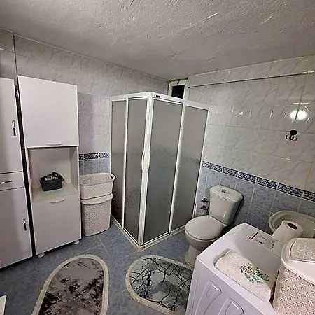 Apartment 1ege Ueniversitesi Ve Hastanesine Cok Yakin Aileye Izmir