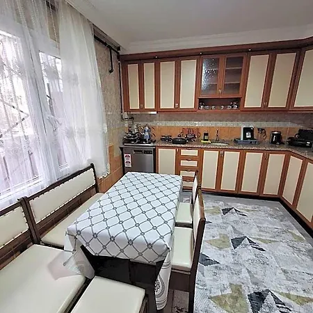 1ege Ueniversitesi Ve Hastanesine Cok Yakin Aileye Apartment