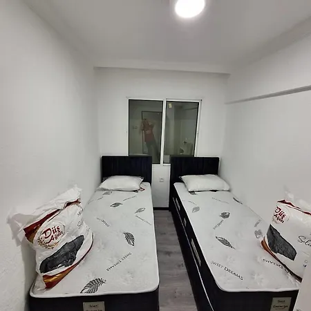 1ege Ueniversitesi Ve Hastanesine Cok Yakin Aileye Smirne